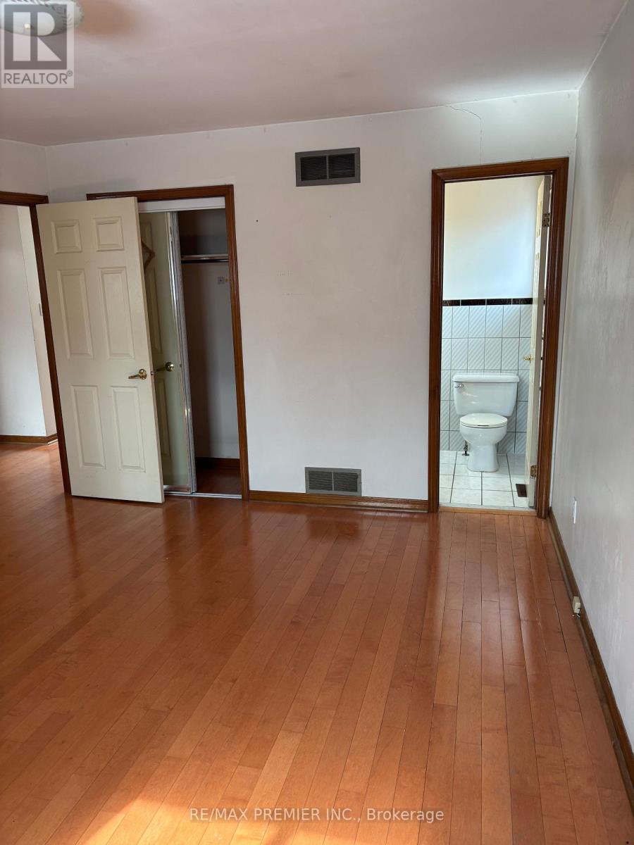 37 Irwin Road S, Toronto, Ontario  M9W 2P6 - Photo 6 - W12524294