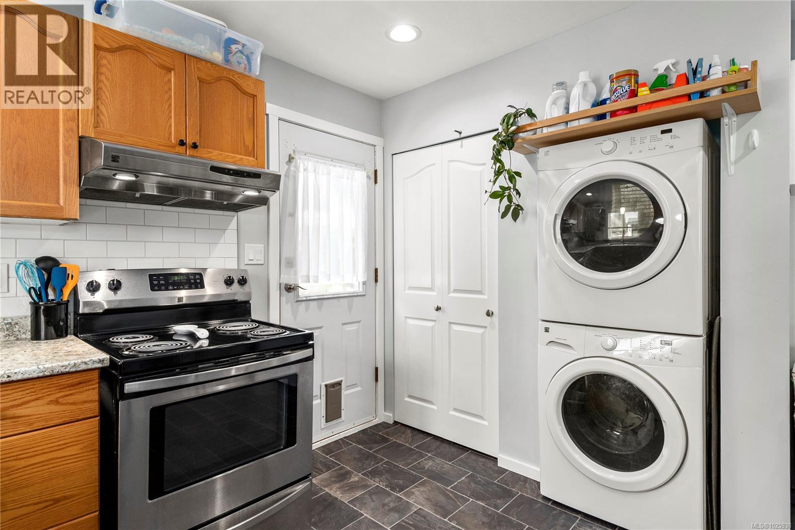 A 2320 Embleton Cres, Courtenay, British Columbia  V9N 8W9 - Photo 5 - 1025938