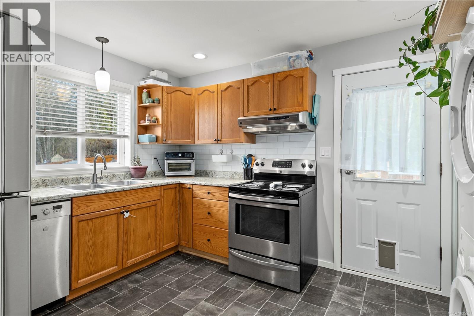 A 2320 Embleton Cres, Courtenay, British Columbia  V9N 8W9 - Photo 3 - 1025938