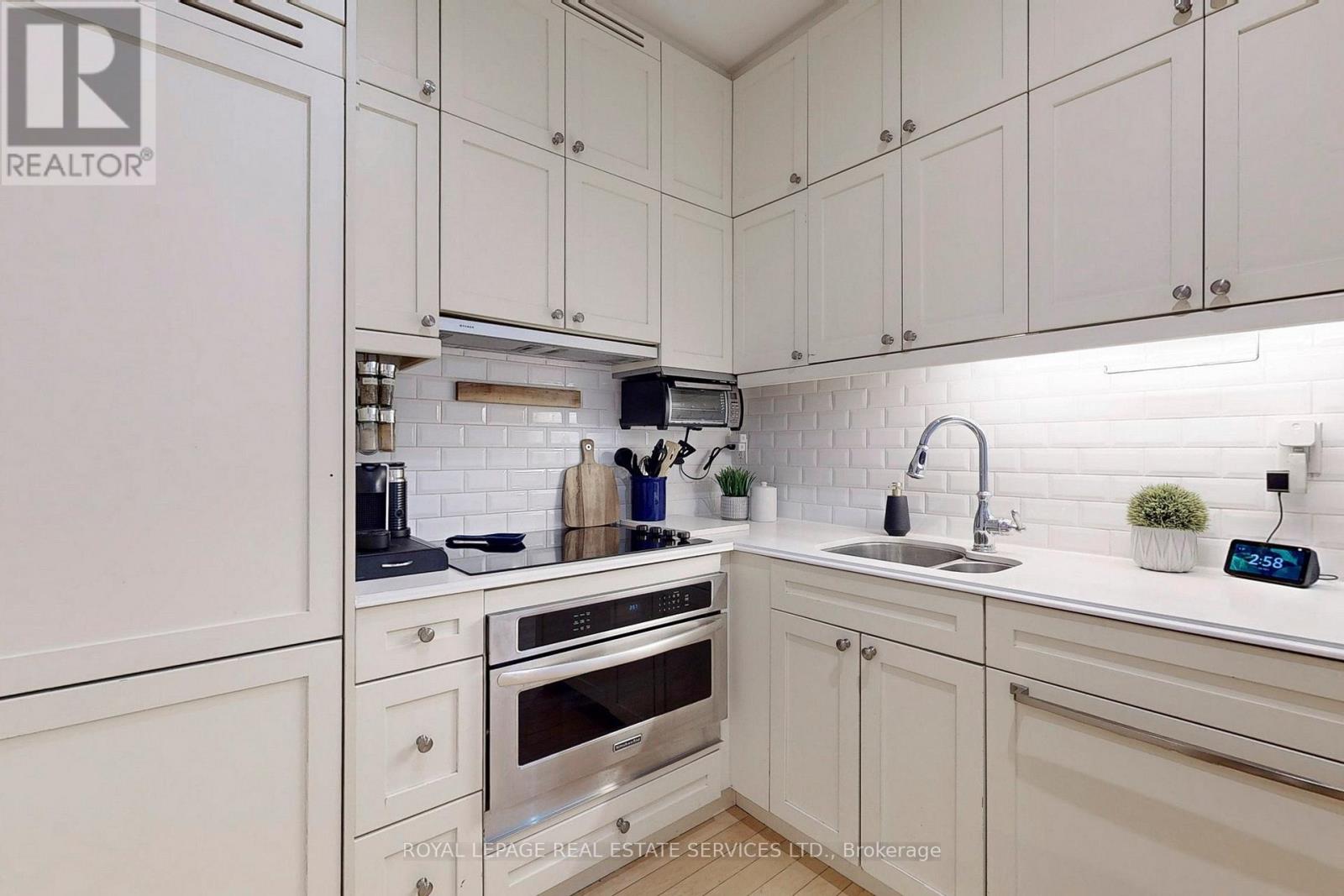 316 - 22 Leader Lane, Toronto, Ontario  M5E 0B2 - Photo 10 - C12840196