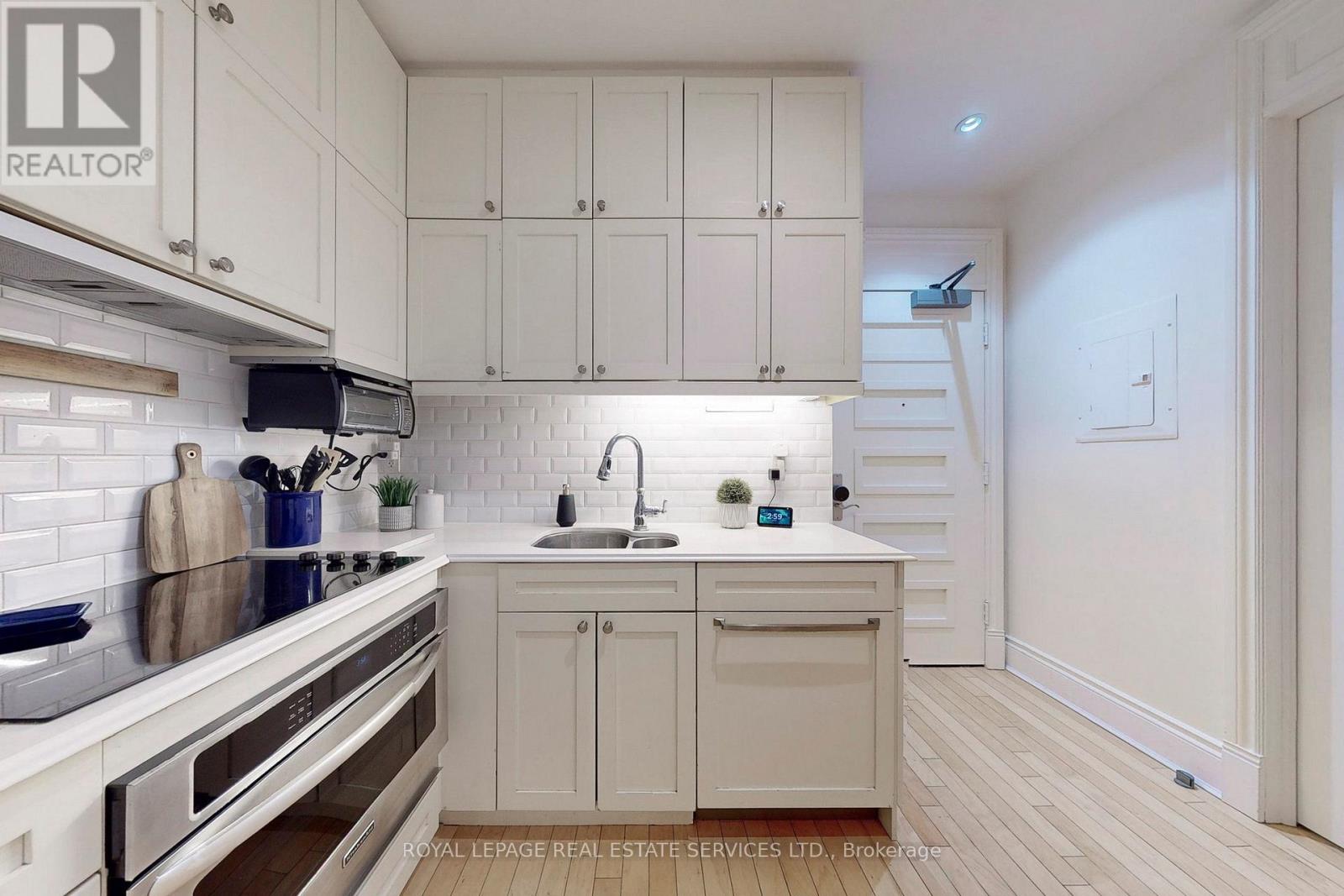 316 - 22 Leader Lane, Toronto, Ontario  M5E 0B2 - Photo 11 - C12840196