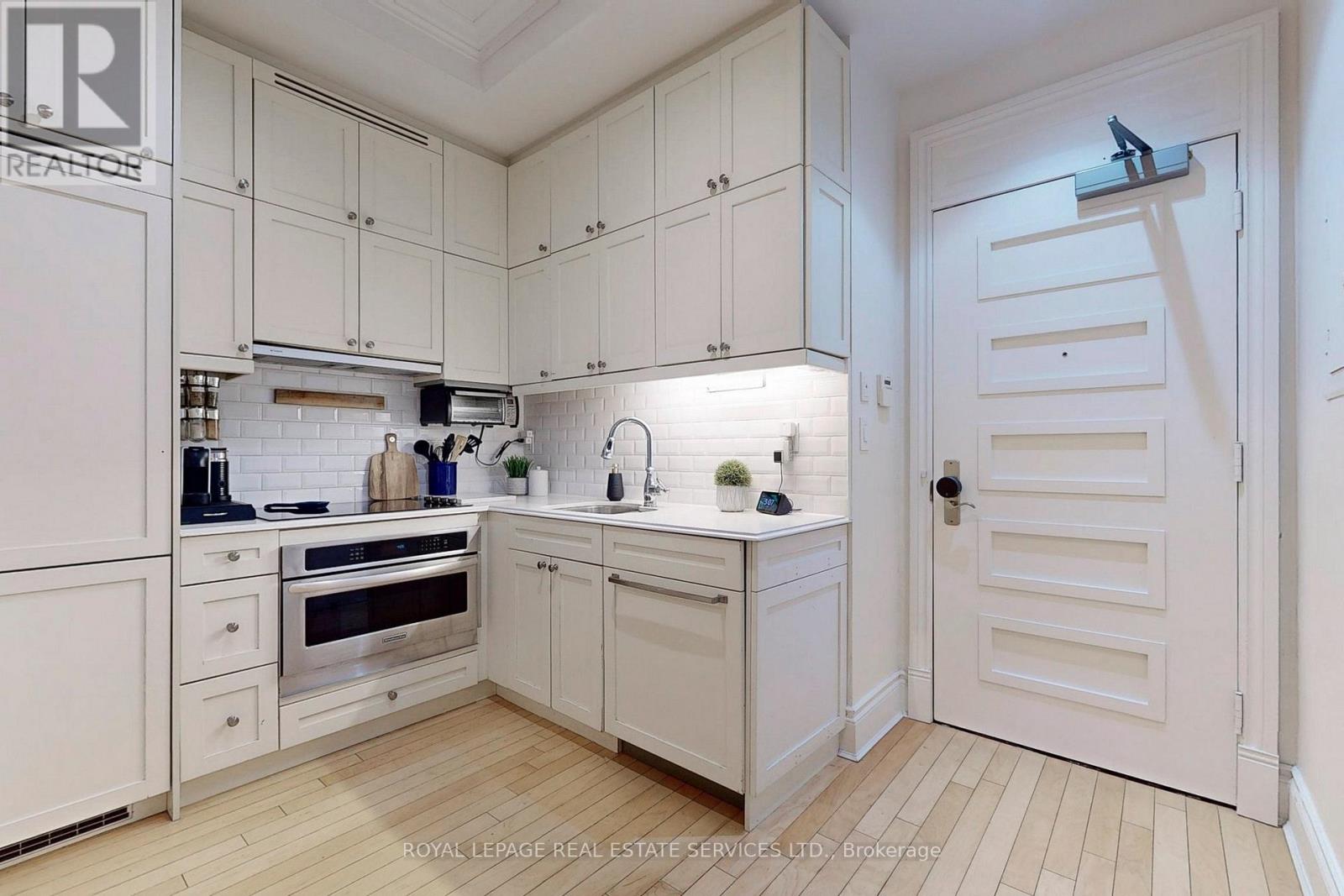 316 - 22 Leader Lane, Toronto, Ontario  M5E 0B2 - Photo 12 - C12840196