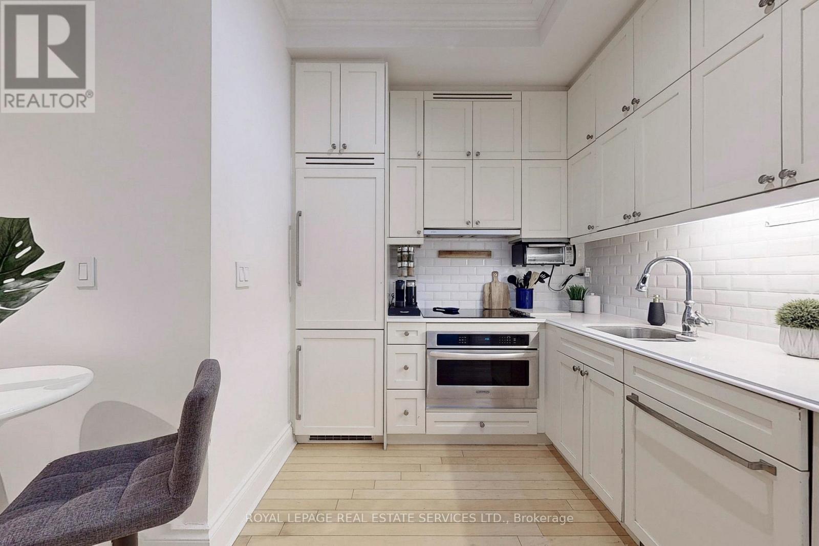 316 - 22 Leader Lane, Toronto, Ontario  M5E 0B2 - Photo 9 - C12840196