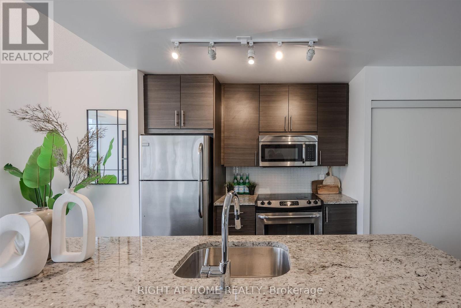 206 - 70 Forest Manor Road, Toronto, Ontario  M2J 0A9 - Photo 12 - C12840358