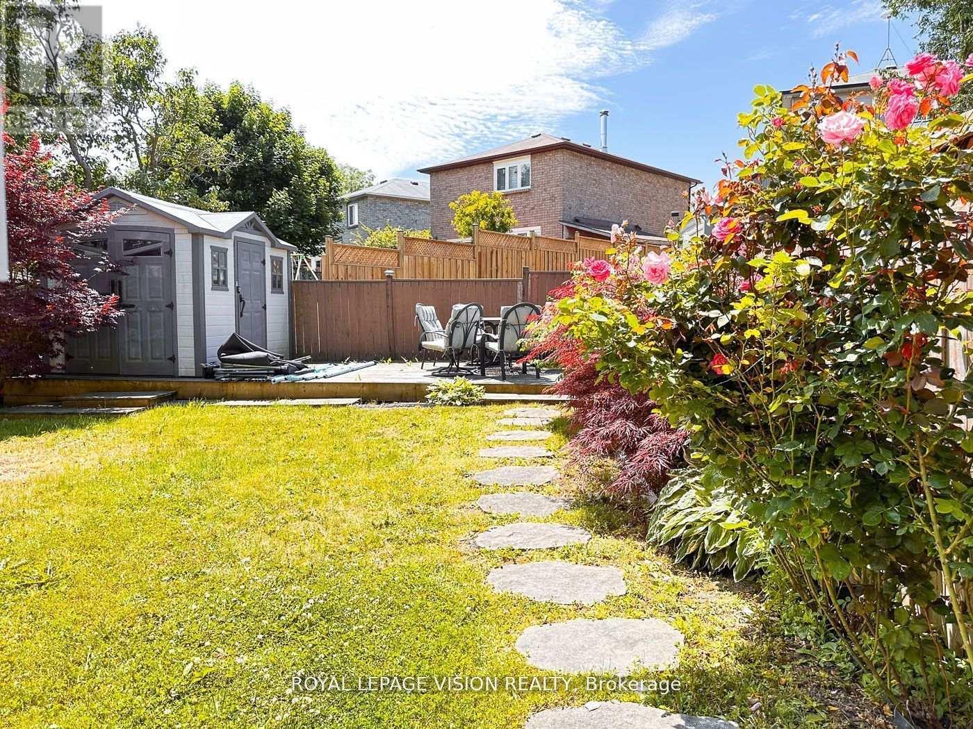 32 Goldring Drive, Whitby, Ontario  L1P 1C1 - Photo 13 - E12840432