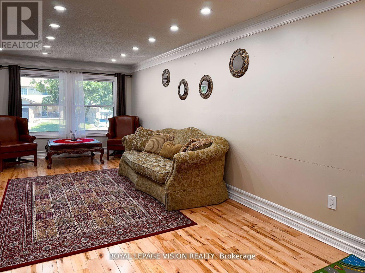 32 Goldring Drive, Whitby, Ontario  L1P 1C1 - Photo 8 - E12840432