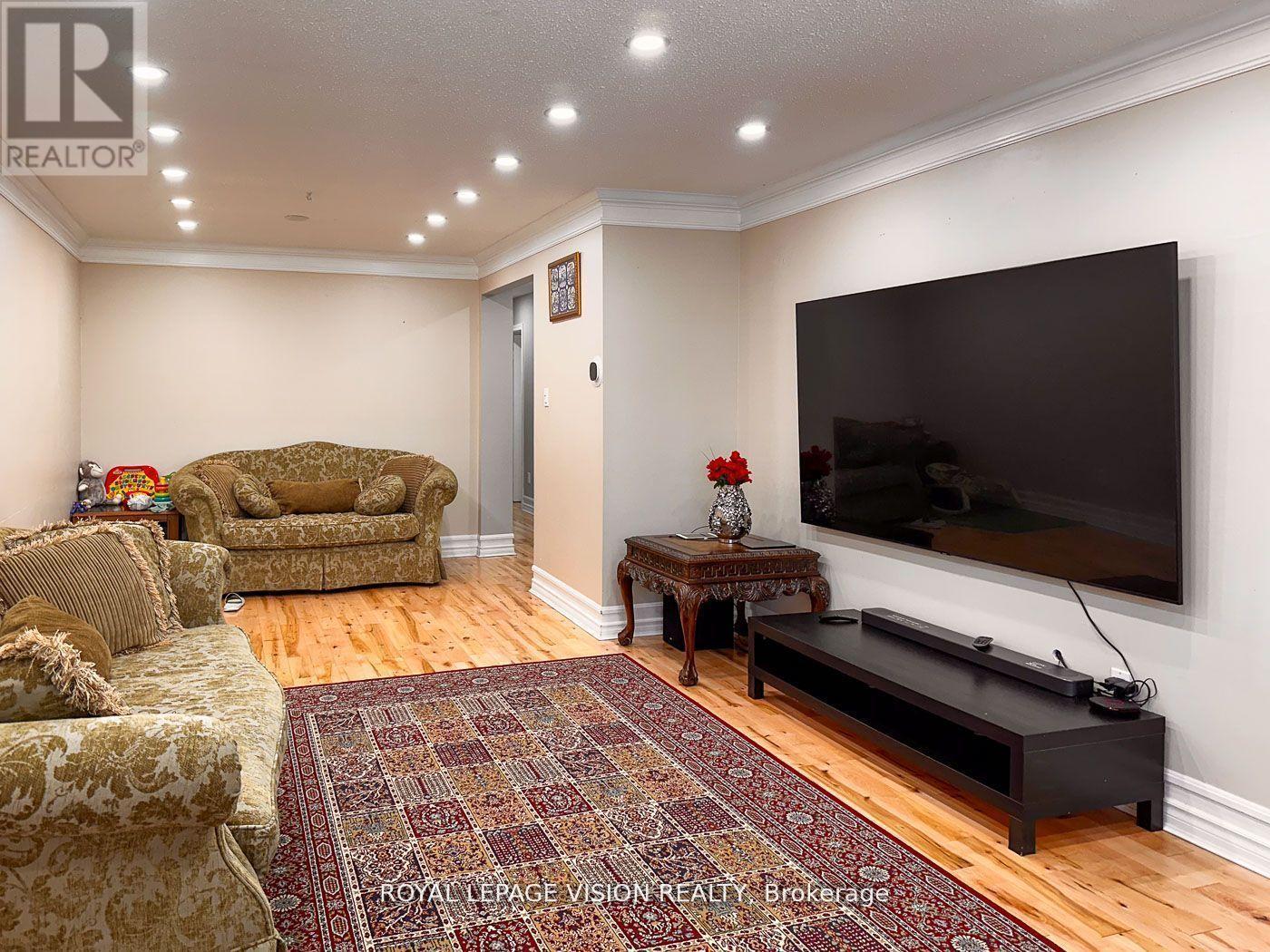 32 Goldring Drive, Whitby, Ontario  L1P 1C1 - Photo 9 - E12840432