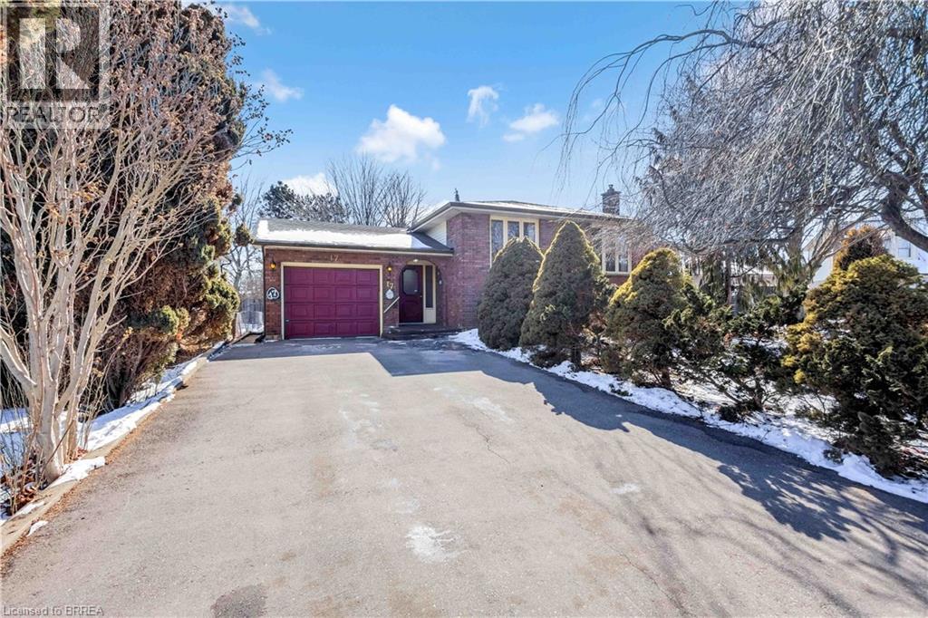 17 Majestic Court, Brantford, Ontario  N3P 1N2 - Photo 2 - 40806490