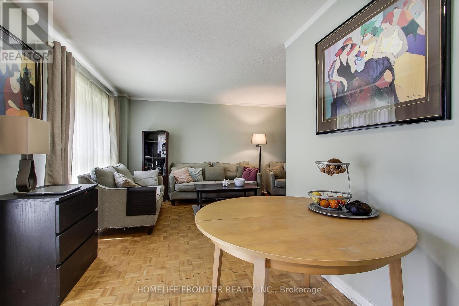 5 Penwick Crescent, Richmond Hill, Ontario  L4C 5B3 - Photo 9 - N12840208