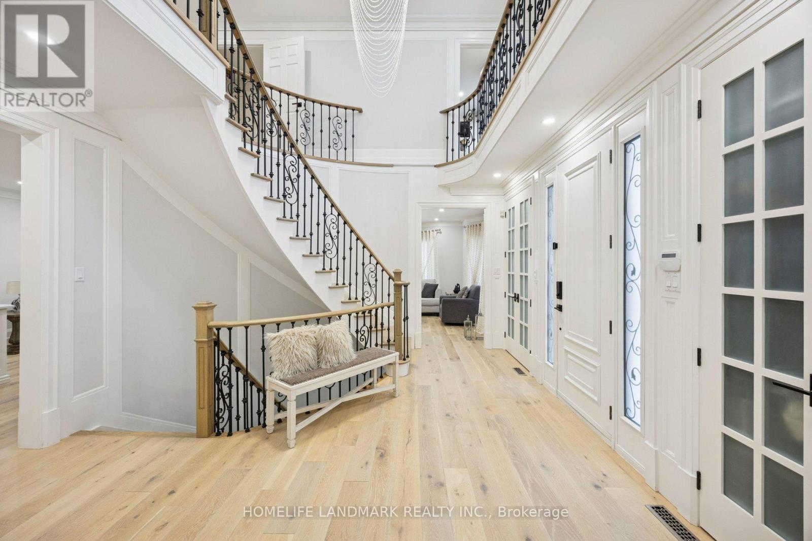 49 Pearson Avenue, Richmond Hill, Ontario  L4C 6T3 - Photo 3 - N12840266