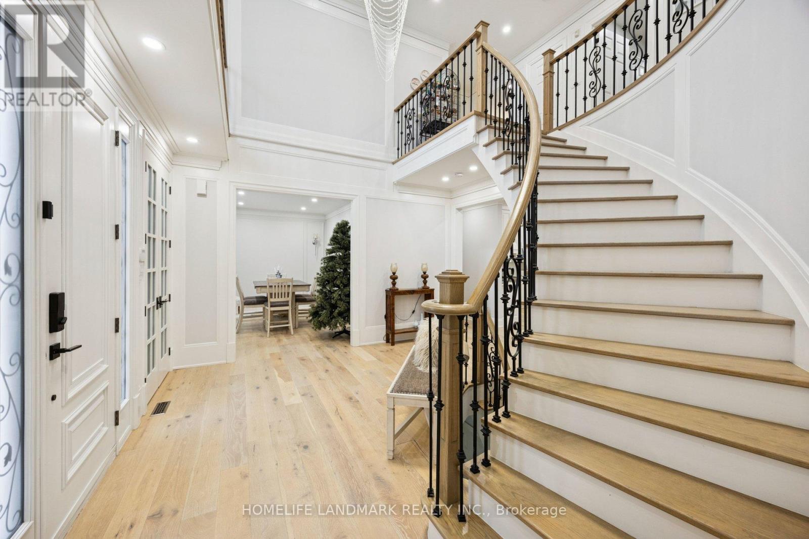 49 Pearson Avenue, Richmond Hill, Ontario  L4C 6T3 - Photo 4 - N12840266