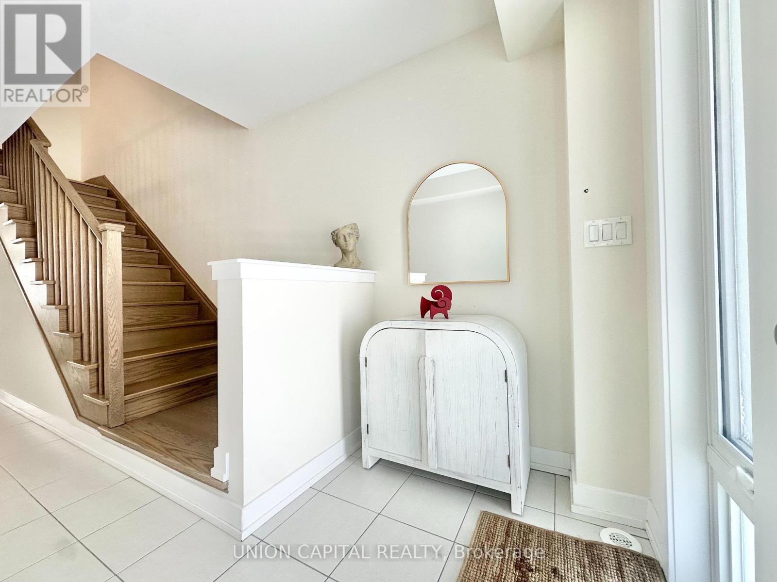 136 Credit Lane, Richmond Hill, Ontario  L4E 1G9 - Photo 4 - N12840310