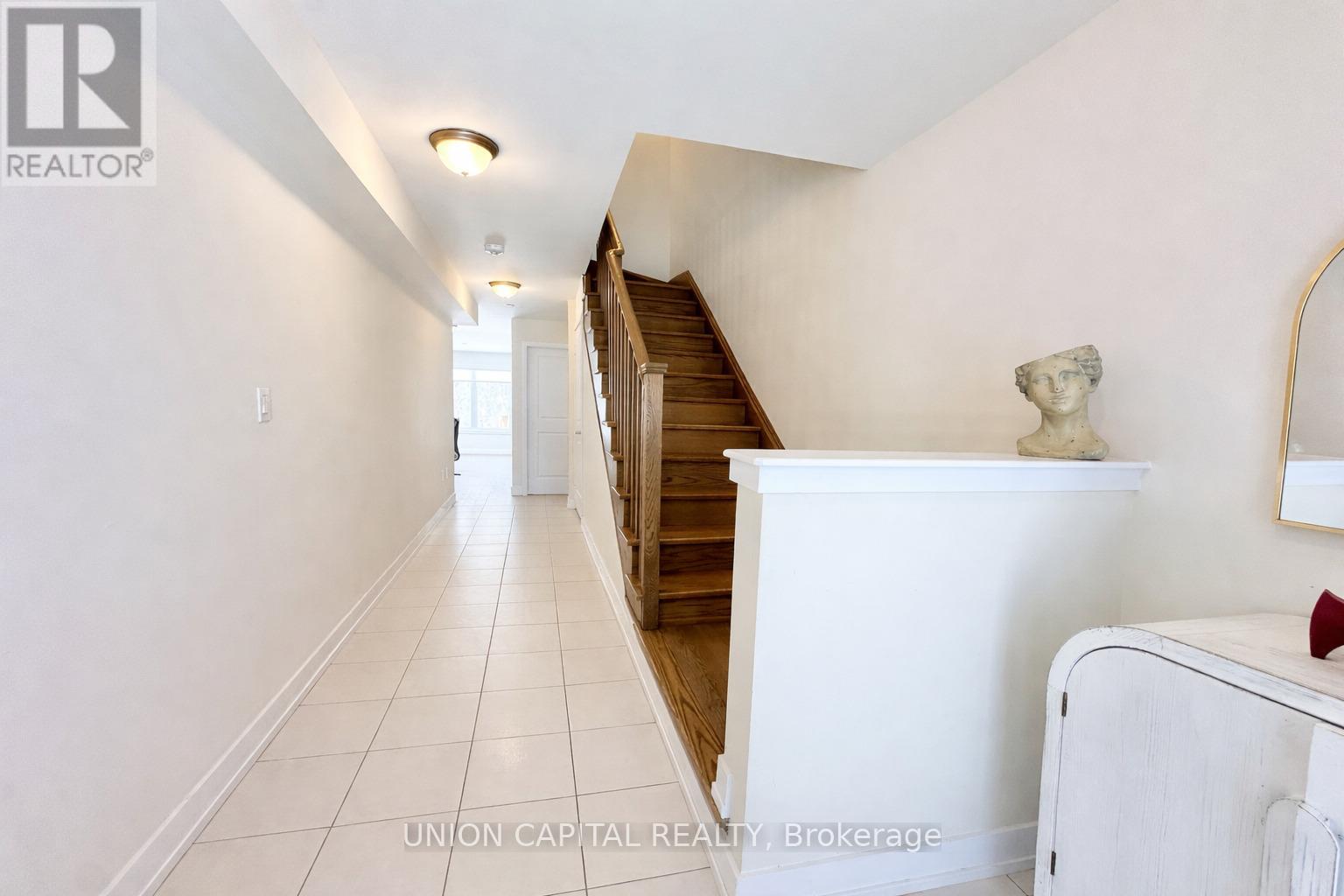 136 Credit Lane, Richmond Hill, Ontario  L4E 1G9 - Photo 5 - N12840310