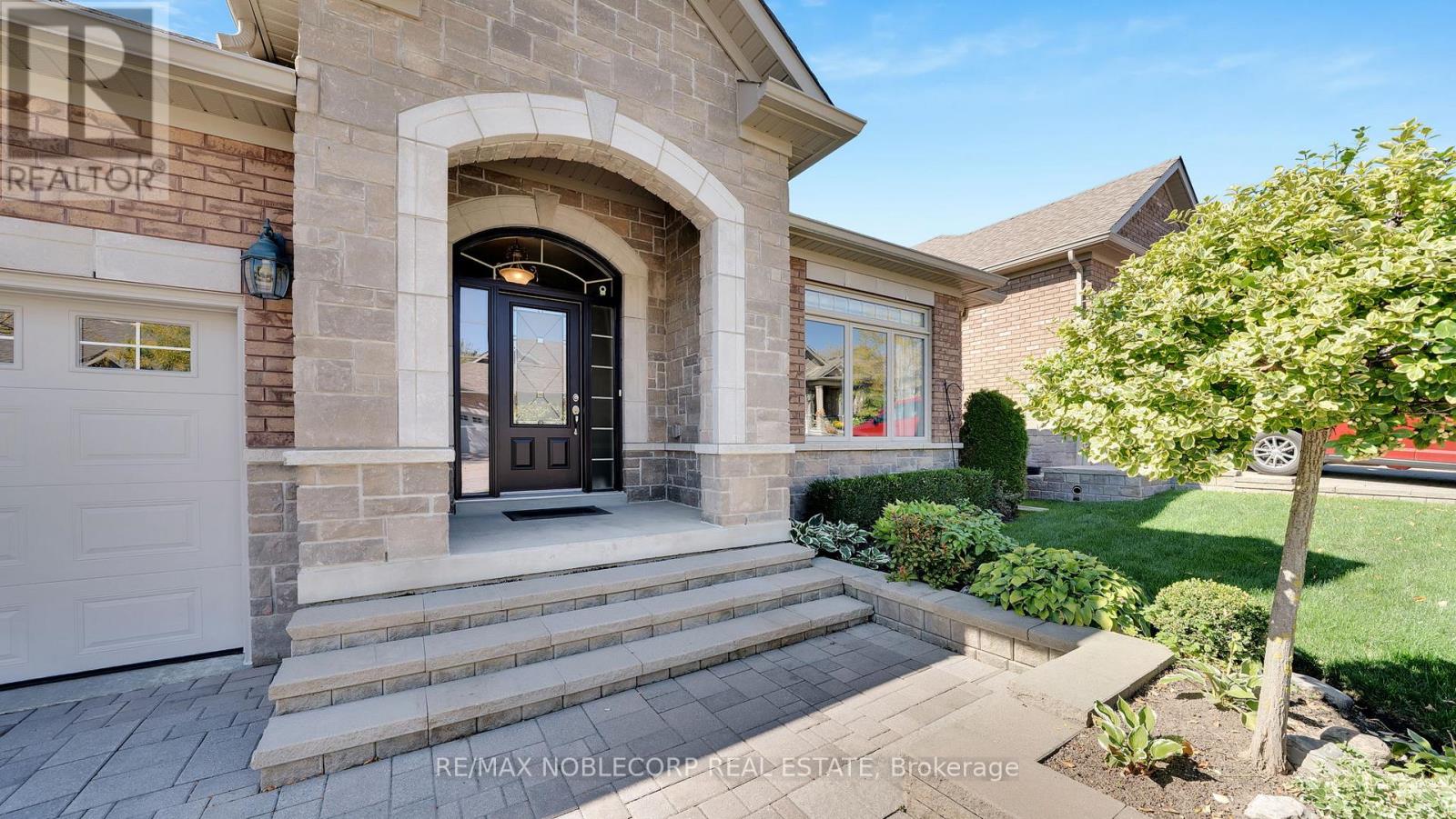 31 - 34 Hillcrest Drive, New Tecumseth, Ontario  L9R 0N4 - Photo 3 - N12840320