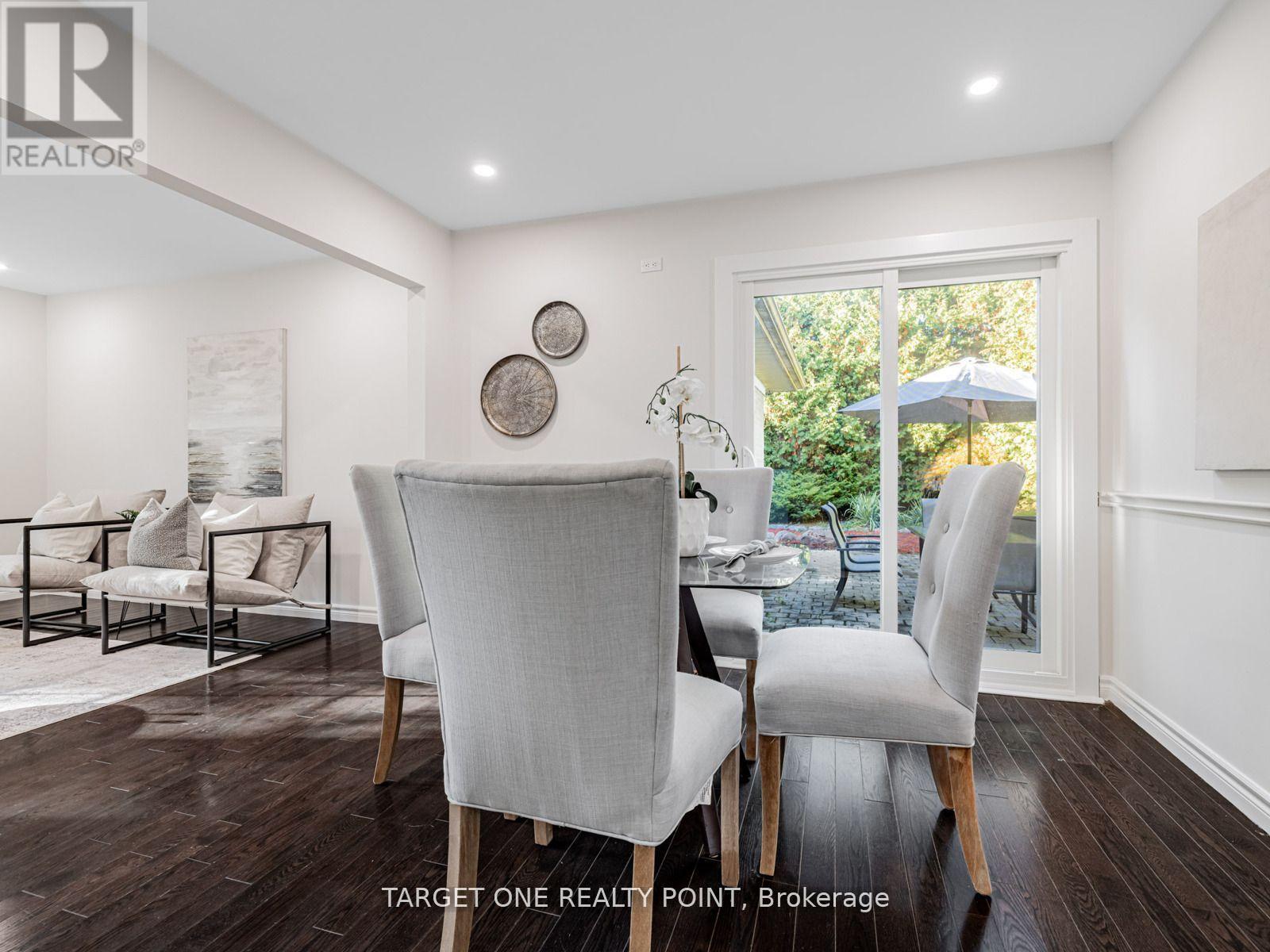 93 Mayvern Crescent, Richmond Hill, Ontario  L4C 5J6 - Photo 11 - N12840350