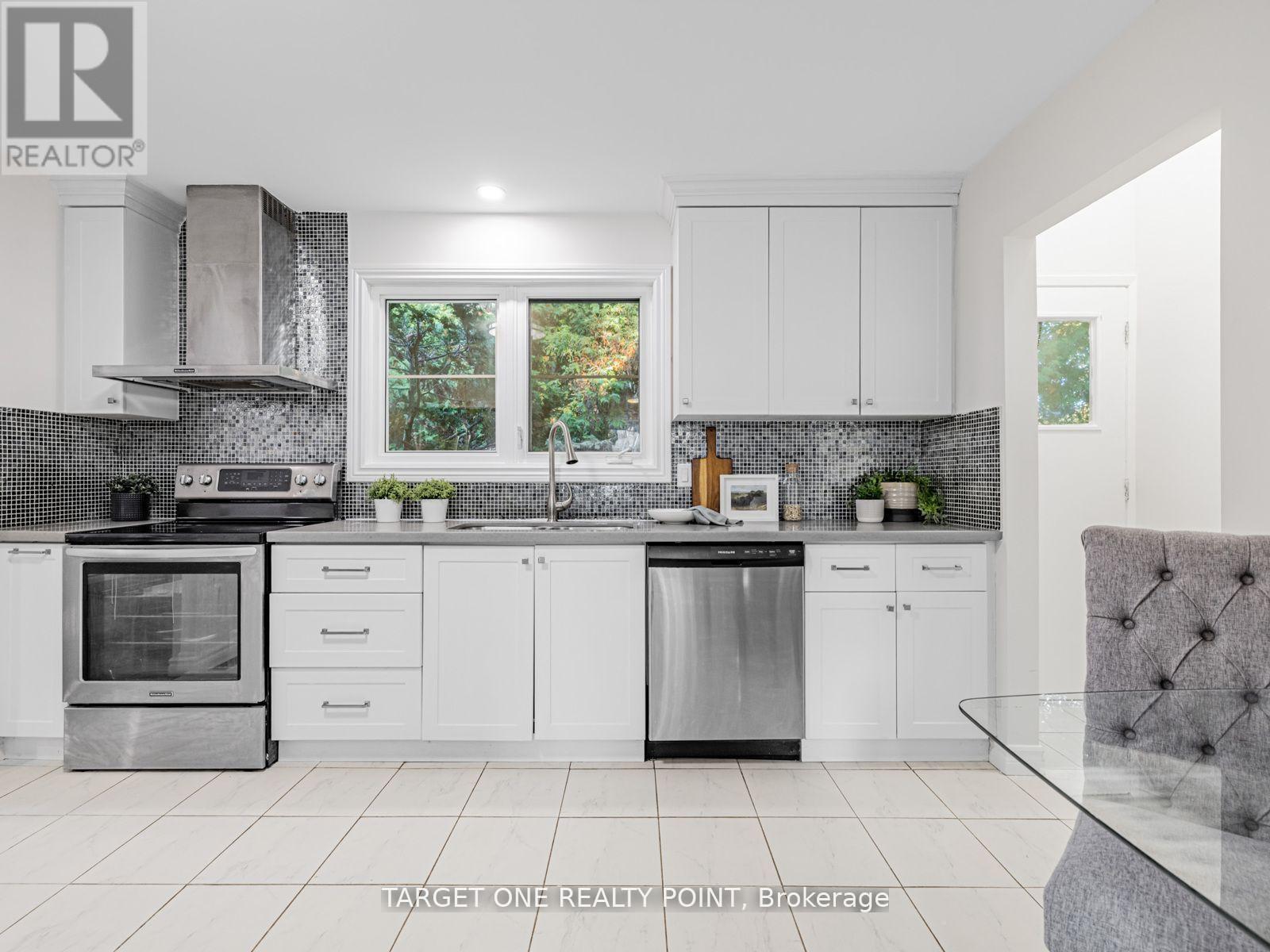 93 Mayvern Crescent, Richmond Hill, Ontario  L4C 5J6 - Photo 17 - N12840350