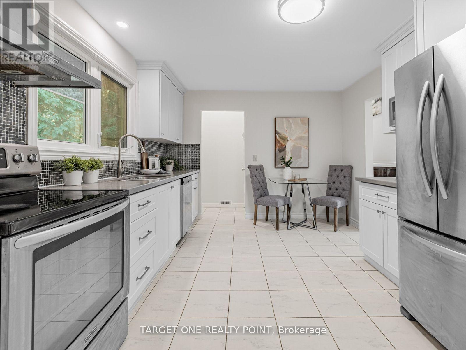 93 Mayvern Crescent, Richmond Hill, Ontario  L4C 5J6 - Photo 19 - N12840350