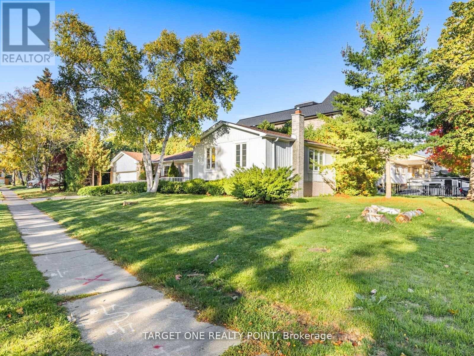 93 Mayvern Crescent, Richmond Hill, Ontario  L4C 5J6 - Photo 3 - N12840350