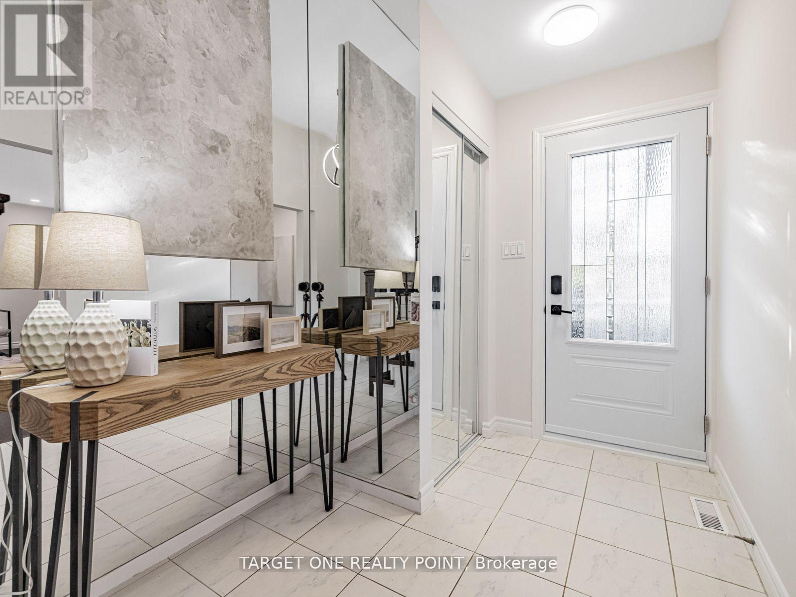 93 Mayvern Crescent, Richmond Hill, Ontario  L4C 5J6 - Photo 5 - N12840350