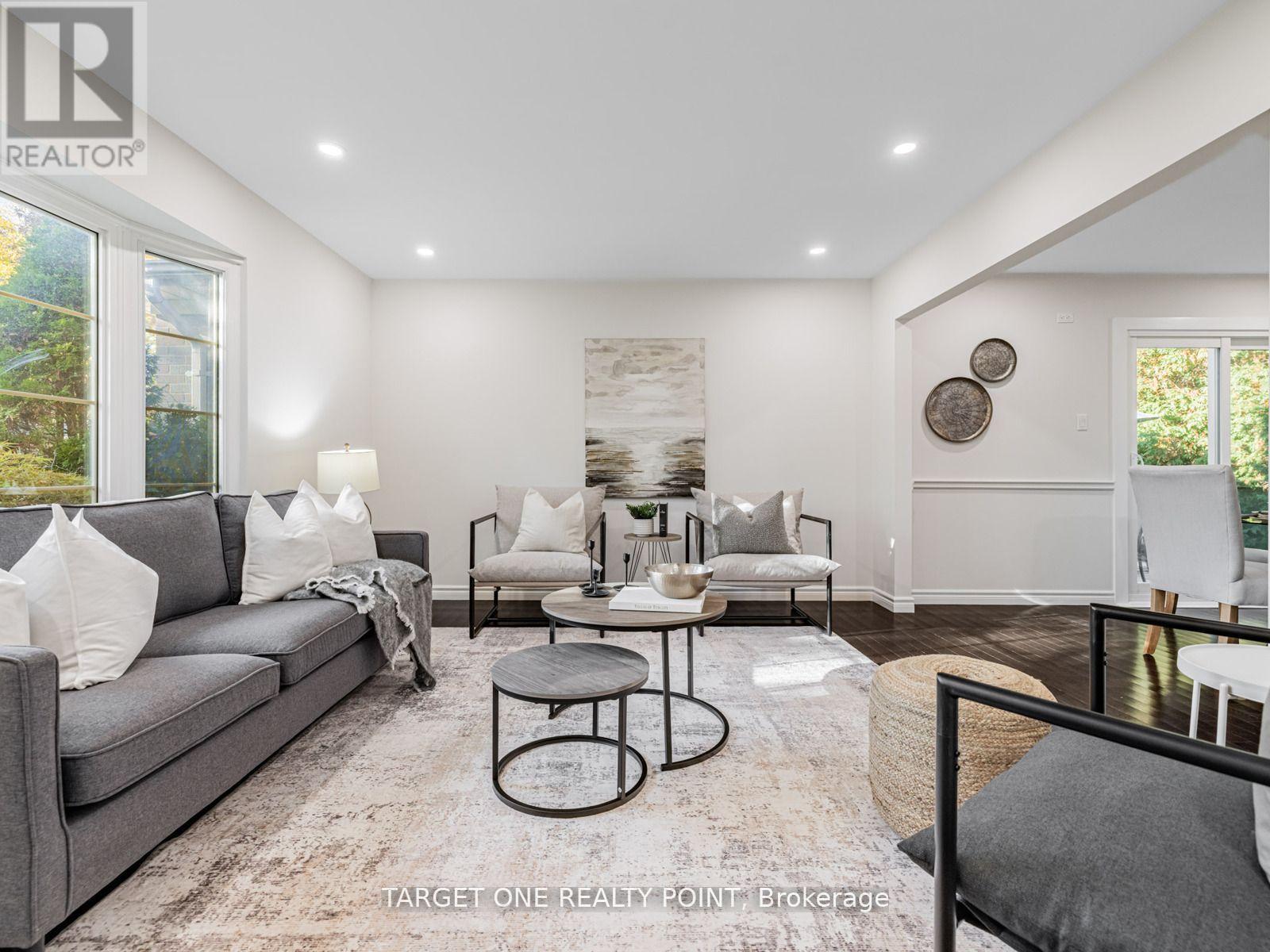 93 Mayvern Crescent, Richmond Hill, Ontario  L4C 5J6 - Photo 6 - N12840350