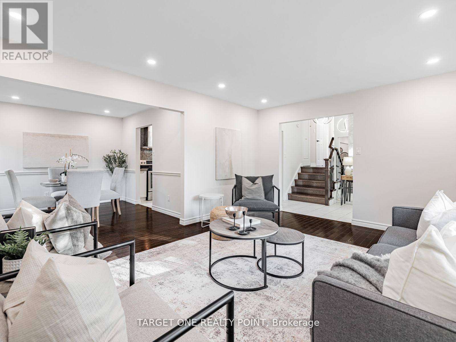 93 Mayvern Crescent, Richmond Hill, Ontario  L4C 5J6 - Photo 8 - N12840350