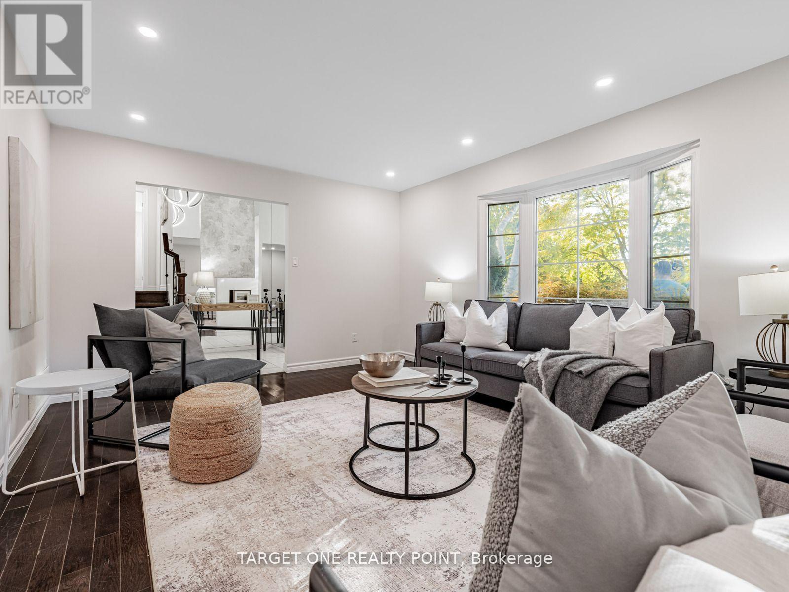 93 Mayvern Crescent, Richmond Hill, Ontario  L4C 5J6 - Photo 9 - N12840350