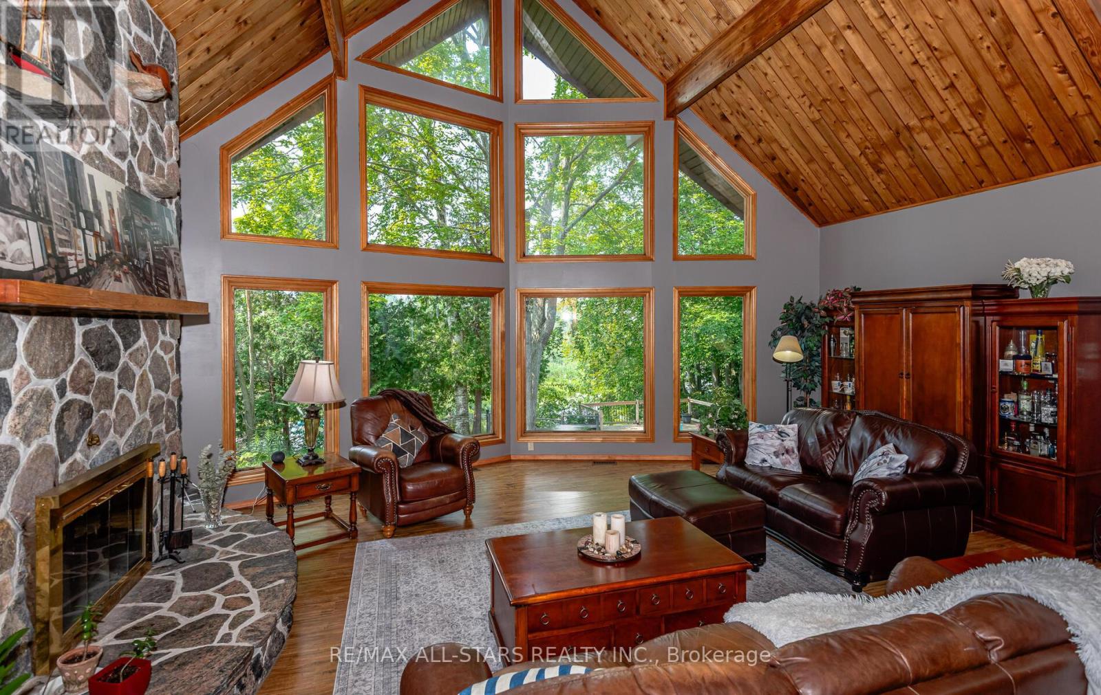 136 Riverbank Drive, Georgina, Ontario  L0E 1N0 - Photo 14 - N12840360