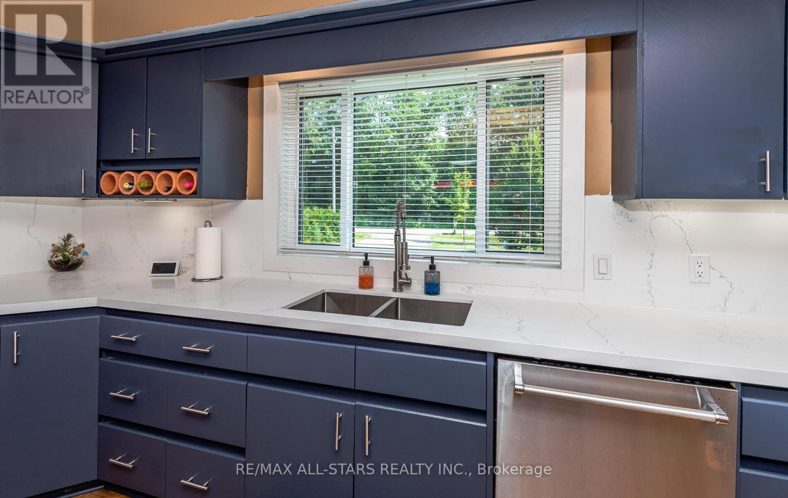 136 Riverbank Drive, Georgina, Ontario  L0E 1N0 - Photo 23 - N12840360