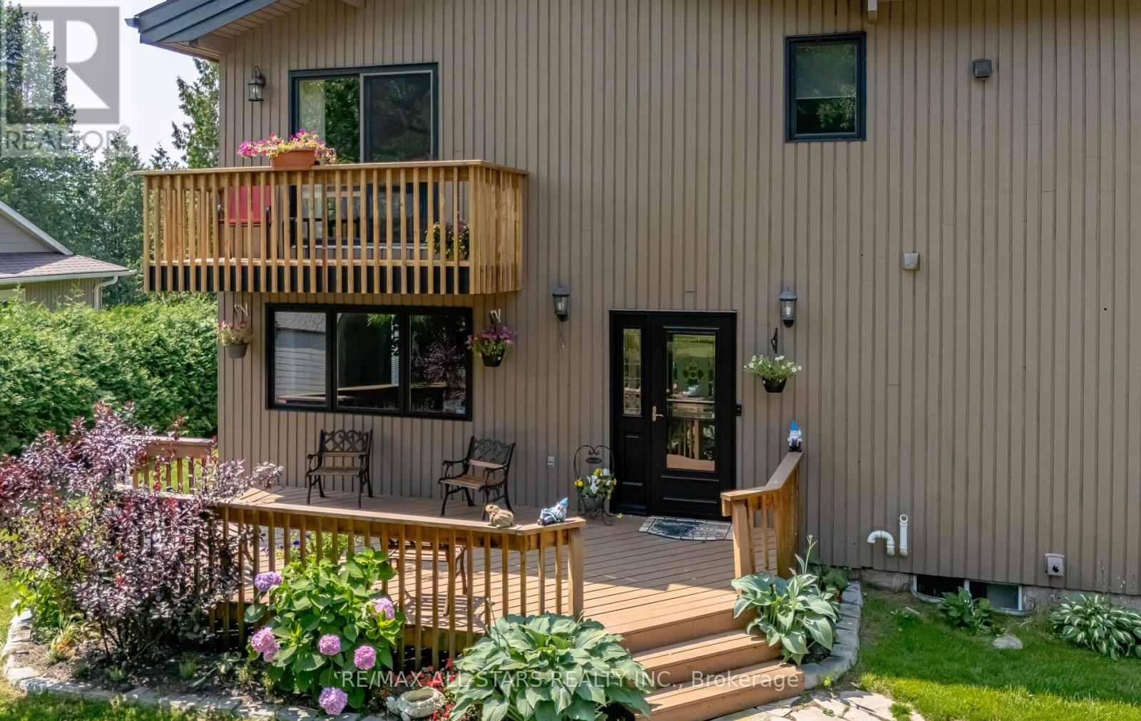 136 Riverbank Drive, Georgina, Ontario  L0E 1N0 - Photo 25 - N12840360