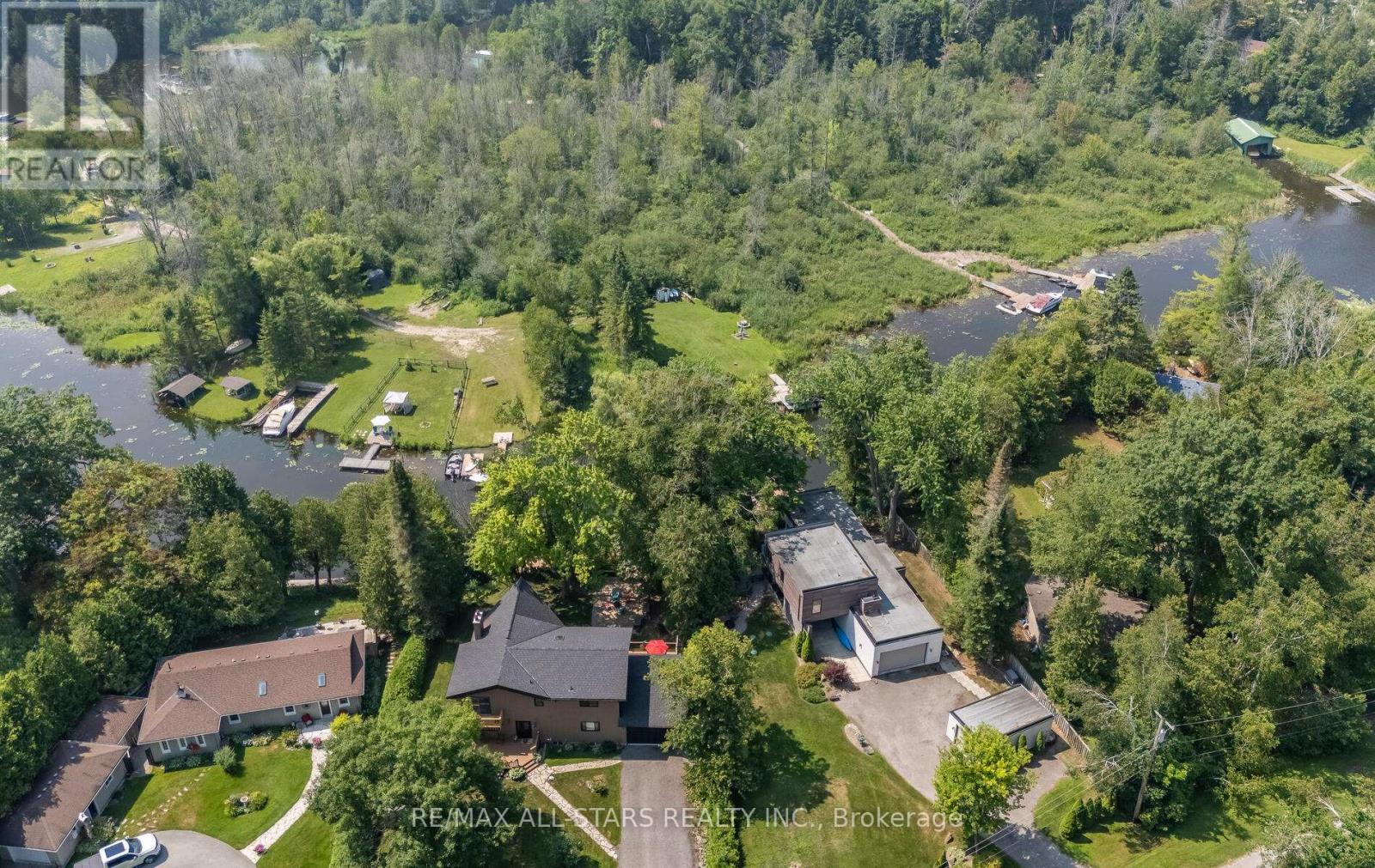 136 Riverbank Drive, Georgina, Ontario  L0E 1N0 - Photo 29 - N12840360