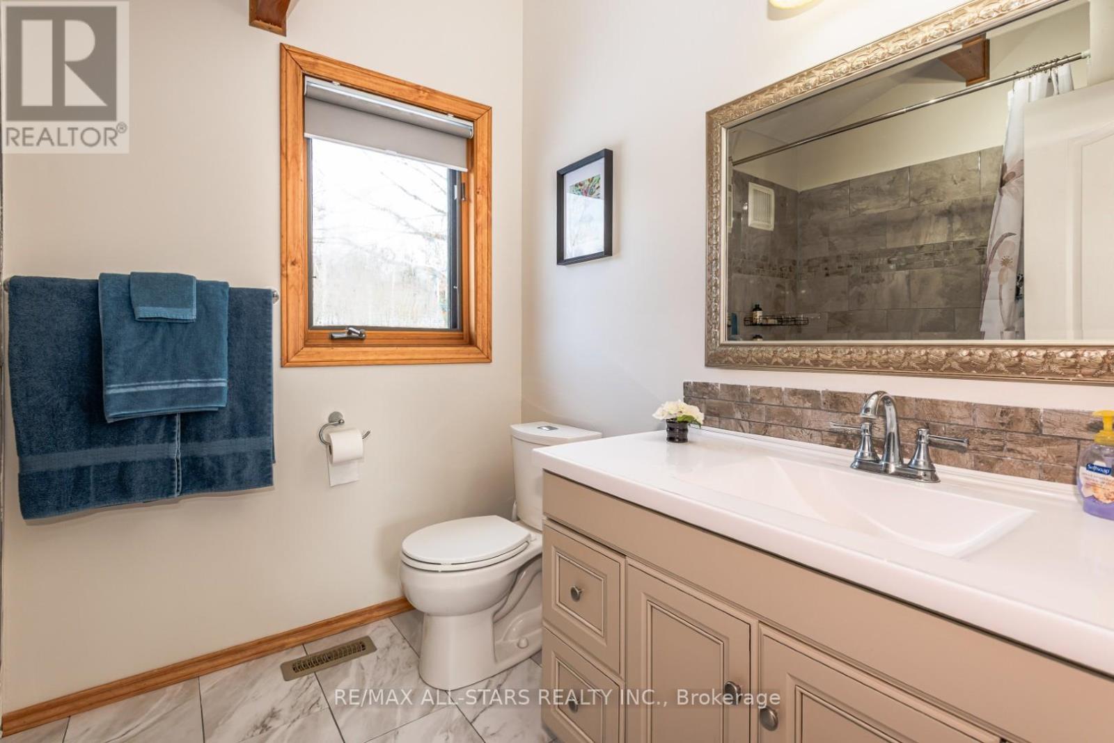 136 Riverbank Drive, Georgina, Ontario  L0E 1N0 - Photo 5 - N12840360