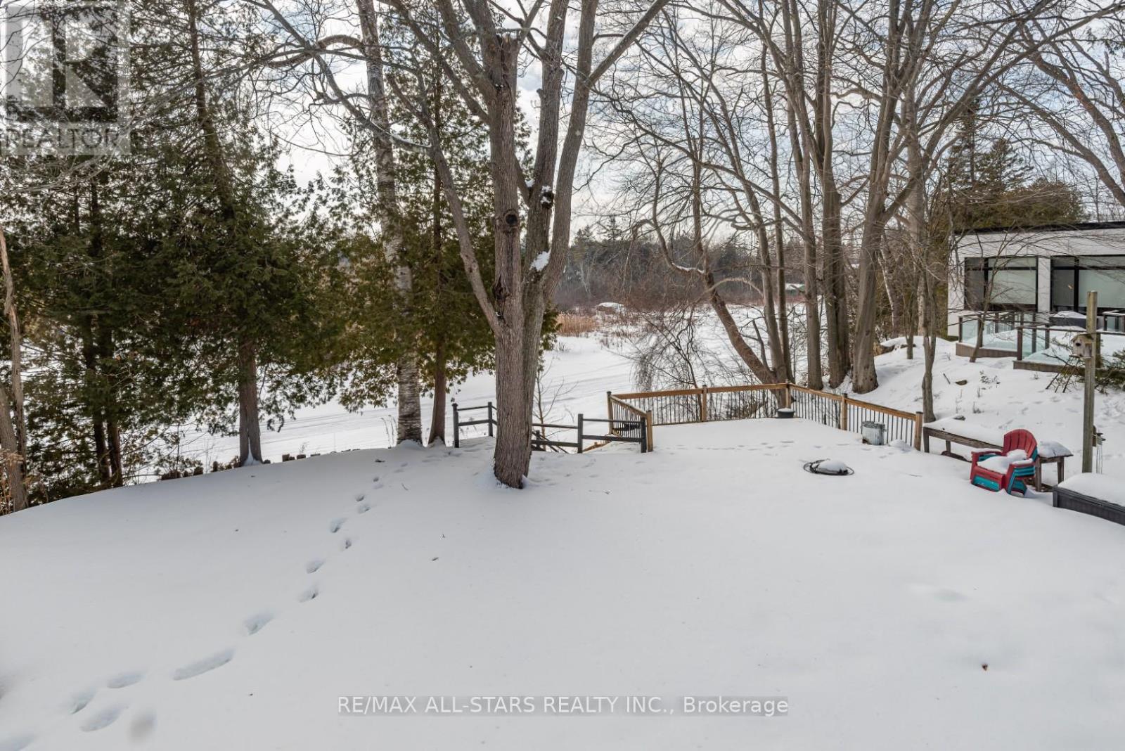 136 Riverbank Drive, Georgina, Ontario  L0E 1N0 - Photo 8 - N12840360