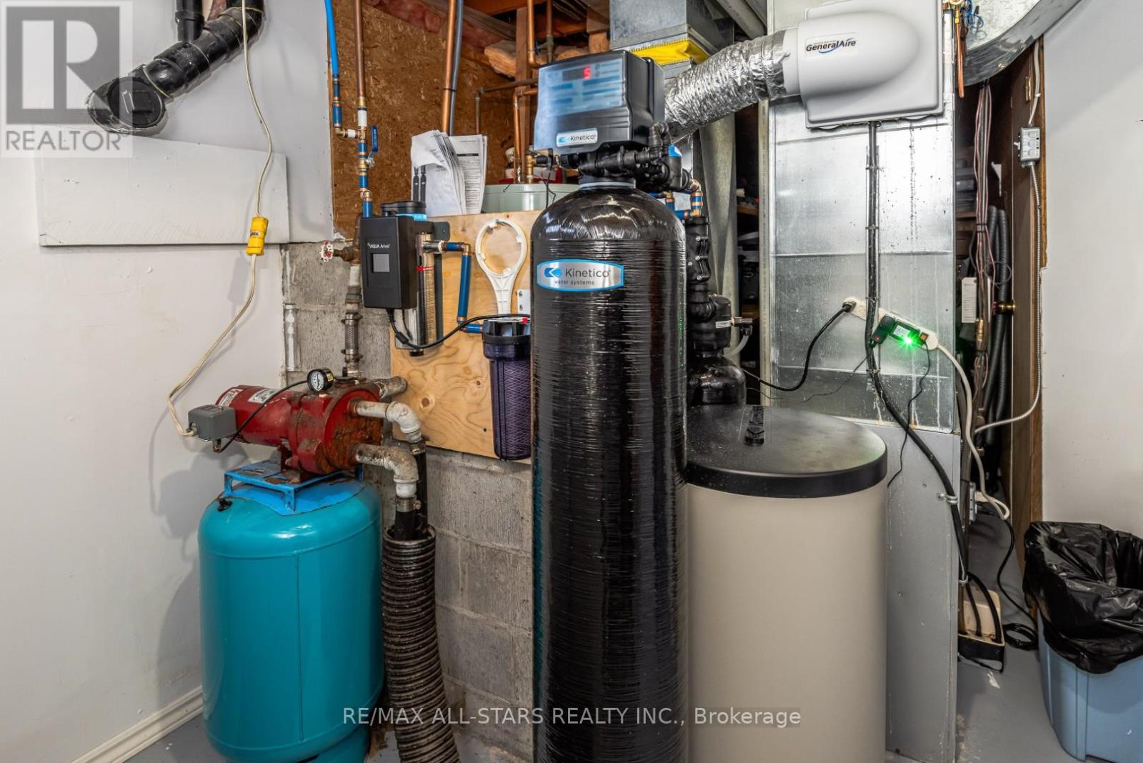 136 Riverbank Drive, Georgina, Ontario  L0E 1N0 - Photo 9 - N12840360