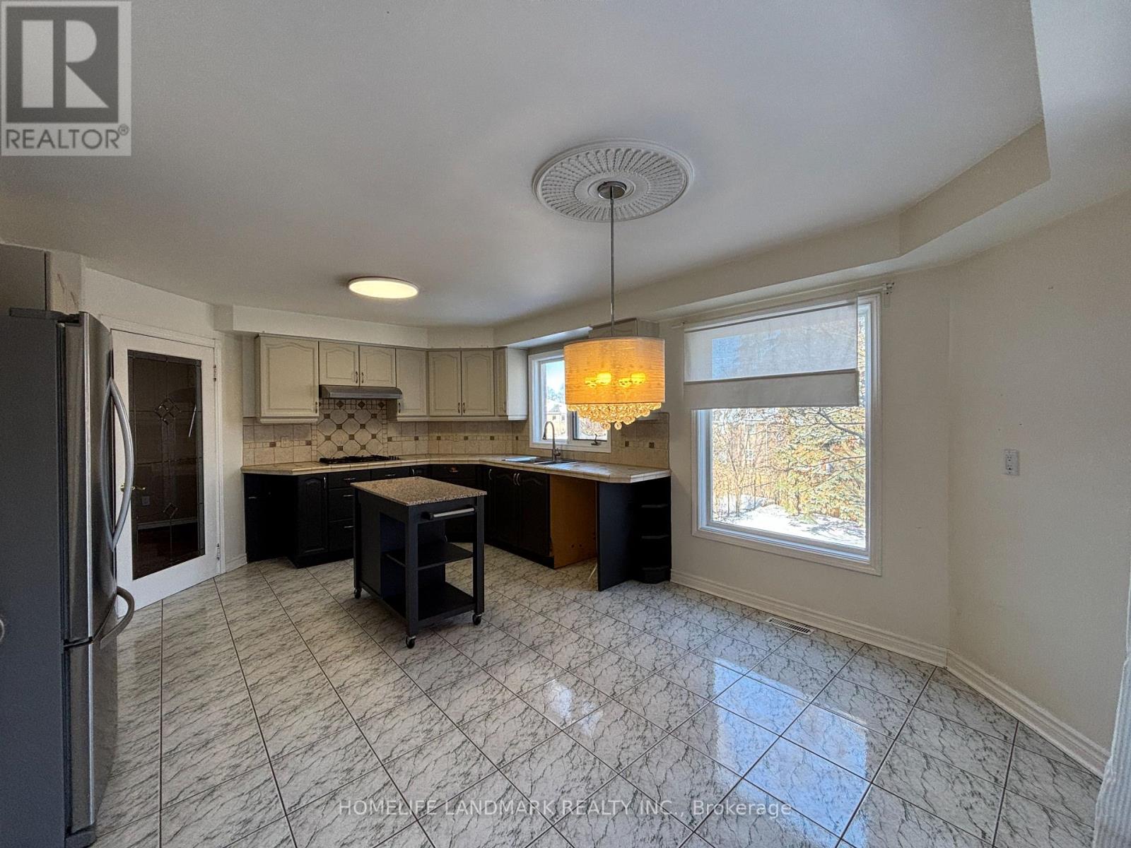 109 Carlyle Crescent, Aurora, Ontario  L4G 6P6 - Photo 8 - N12831986