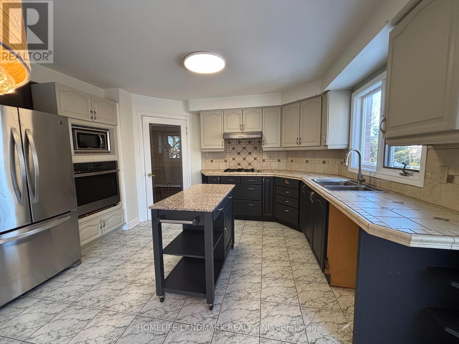 109 Carlyle Crescent, Aurora, Ontario  L4G 6P6 - Photo 6 - N12831986