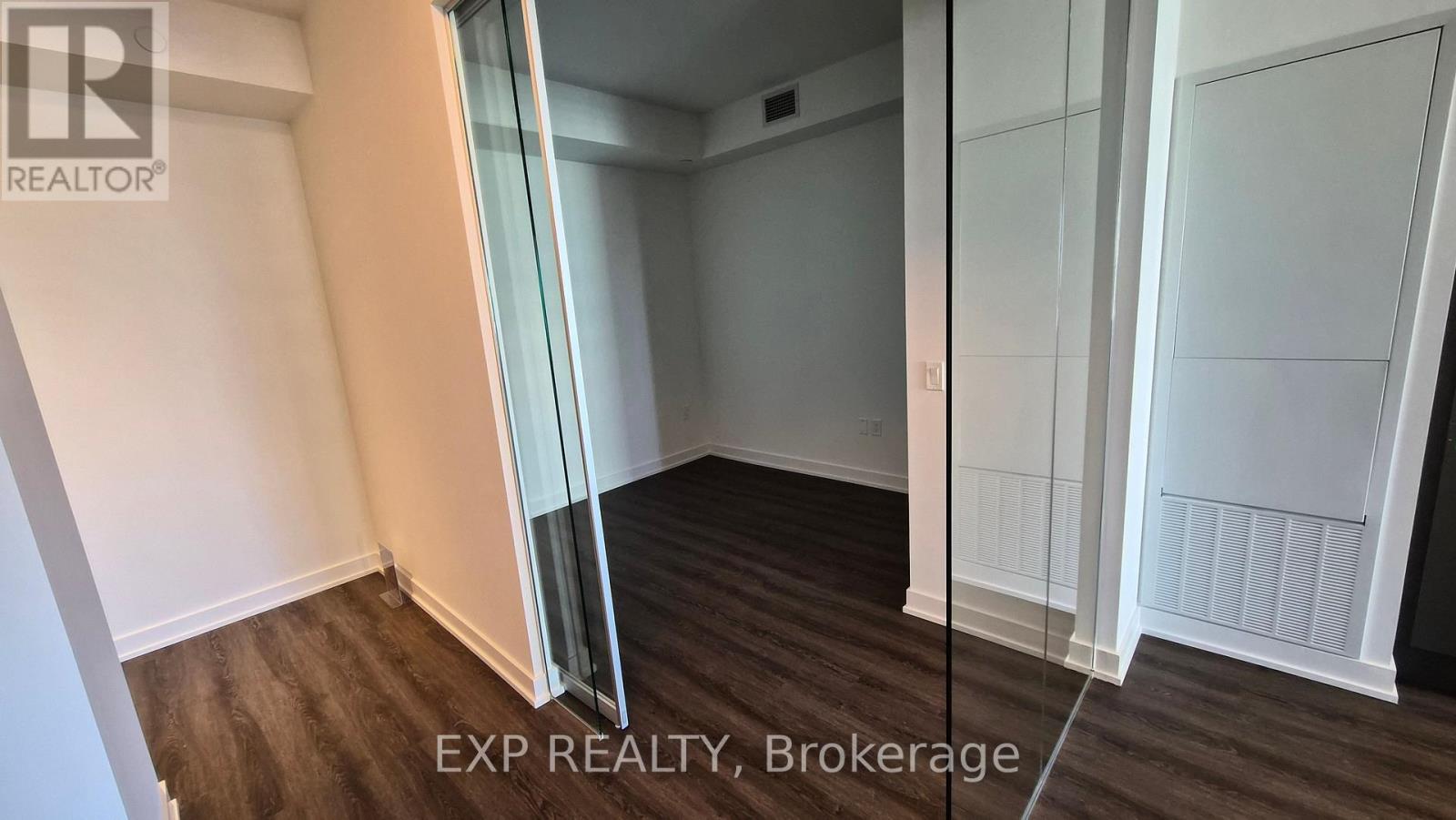 1206 - 448 Burnhamthorpe Road W, Mississauga, Ontario  L5B 4M6 - Photo 6 - W12838836