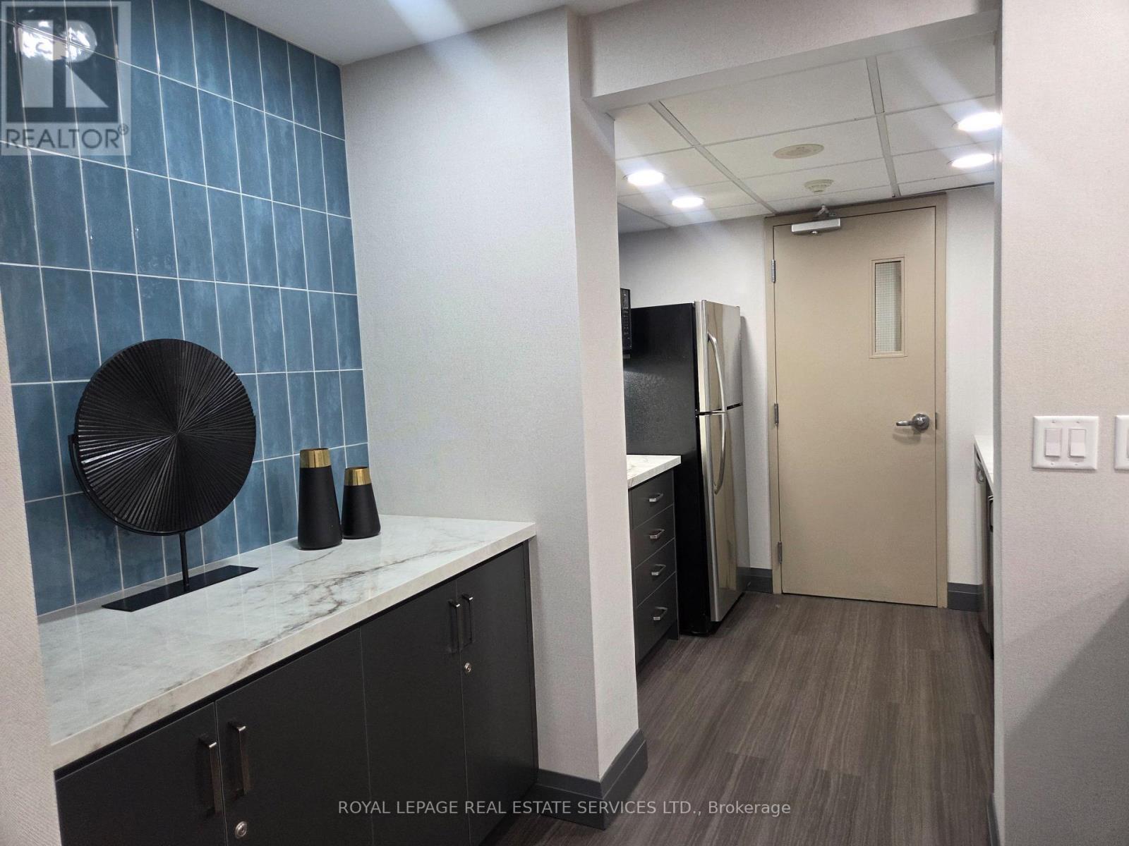 102 - 1900 Lake Shore Boulevard, Toronto, Ontario  M6S 1A4 - Photo 18 - W12662250