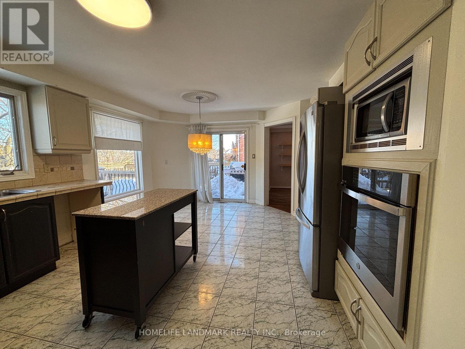 109 Carlyle Crescent, Aurora, Ontario  L4G 6P6 - Photo 7 - N12831986