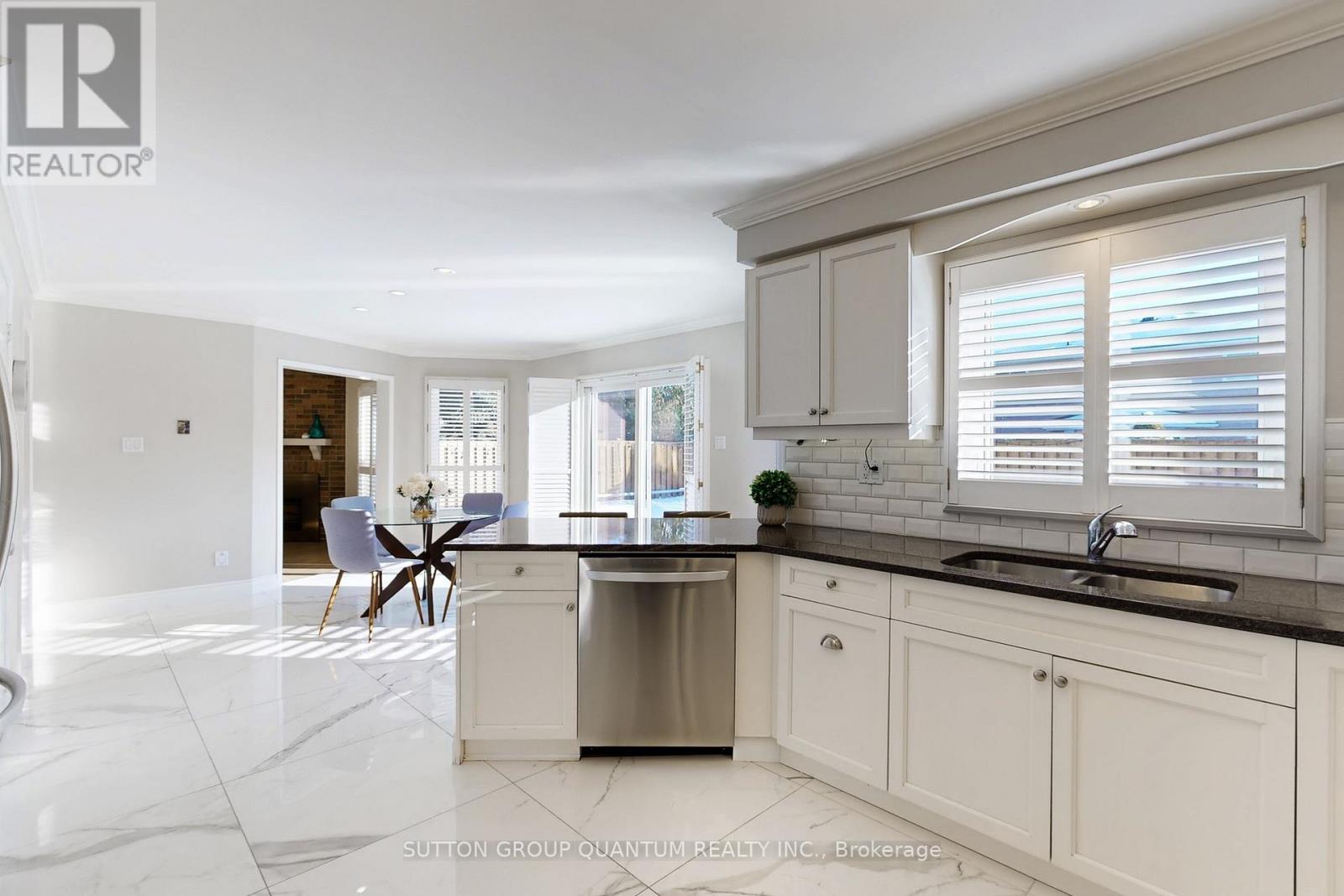 314 Leacock Avenue, Oakville, Ontario  L6H 5J1 - Photo 9 - W12840220