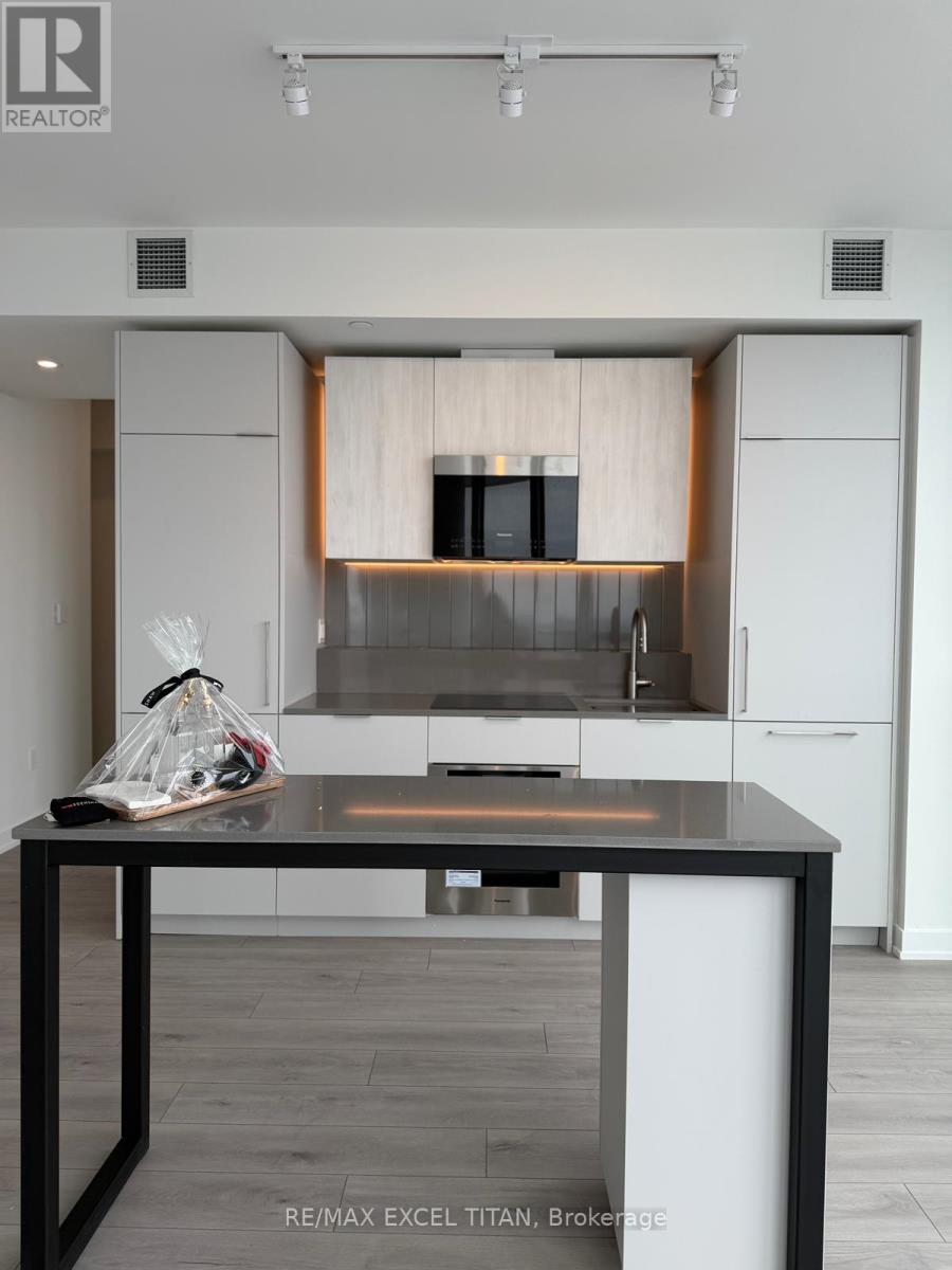 1711 - 1 Fairview Road E, Mississauga, Ontario  L5A 4C6 - Photo 10 - W12840242