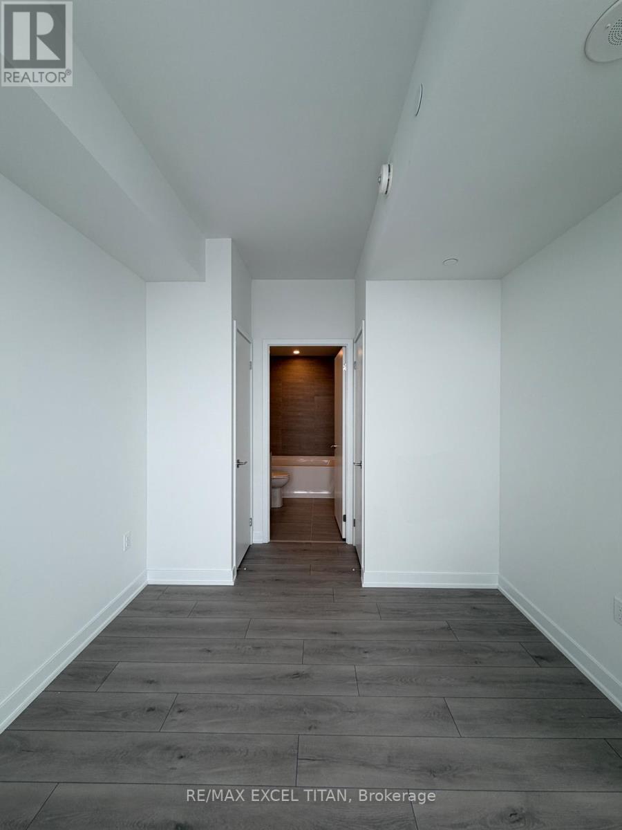 1711 - 1 Fairview Road E, Mississauga, Ontario  L5A 4C6 - Photo 12 - W12840242