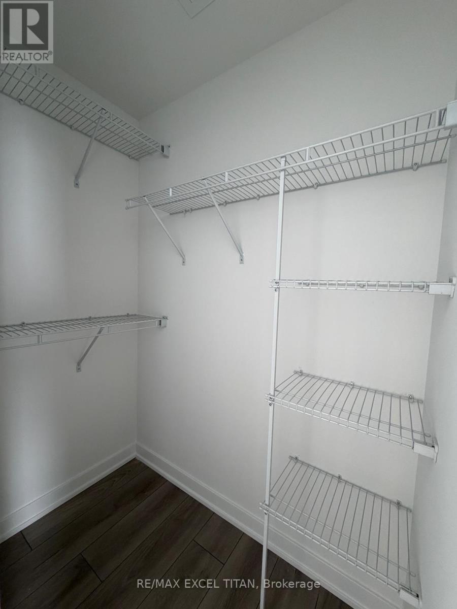 1711 - 1 Fairview Road E, Mississauga, Ontario  L5A 4C6 - Photo 20 - W12840242