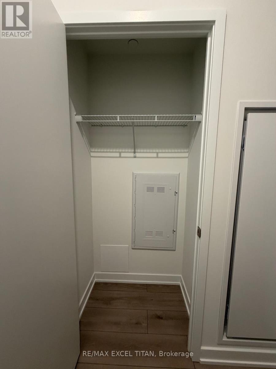 1711 - 1 Fairview Road E, Mississauga, Ontario  L5A 4C6 - Photo 21 - W12840242