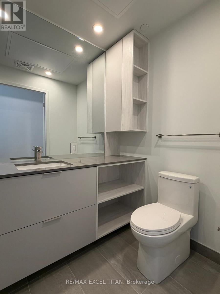 1711 - 1 Fairview Road E, Mississauga, Ontario  L5A 4C6 - Photo 4 - W12840242