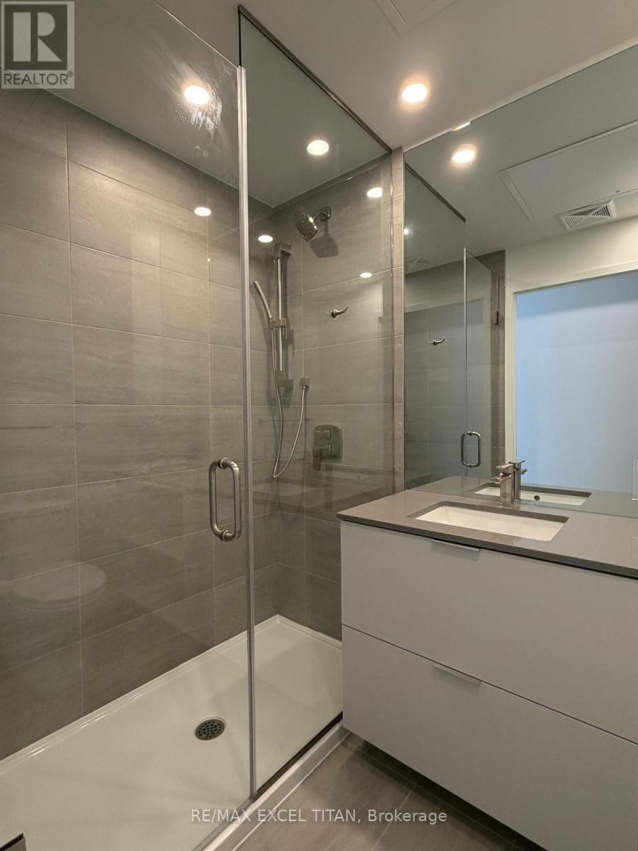 1711 - 1 Fairview Road E, Mississauga, Ontario  L5A 4C6 - Photo 5 - W12840242