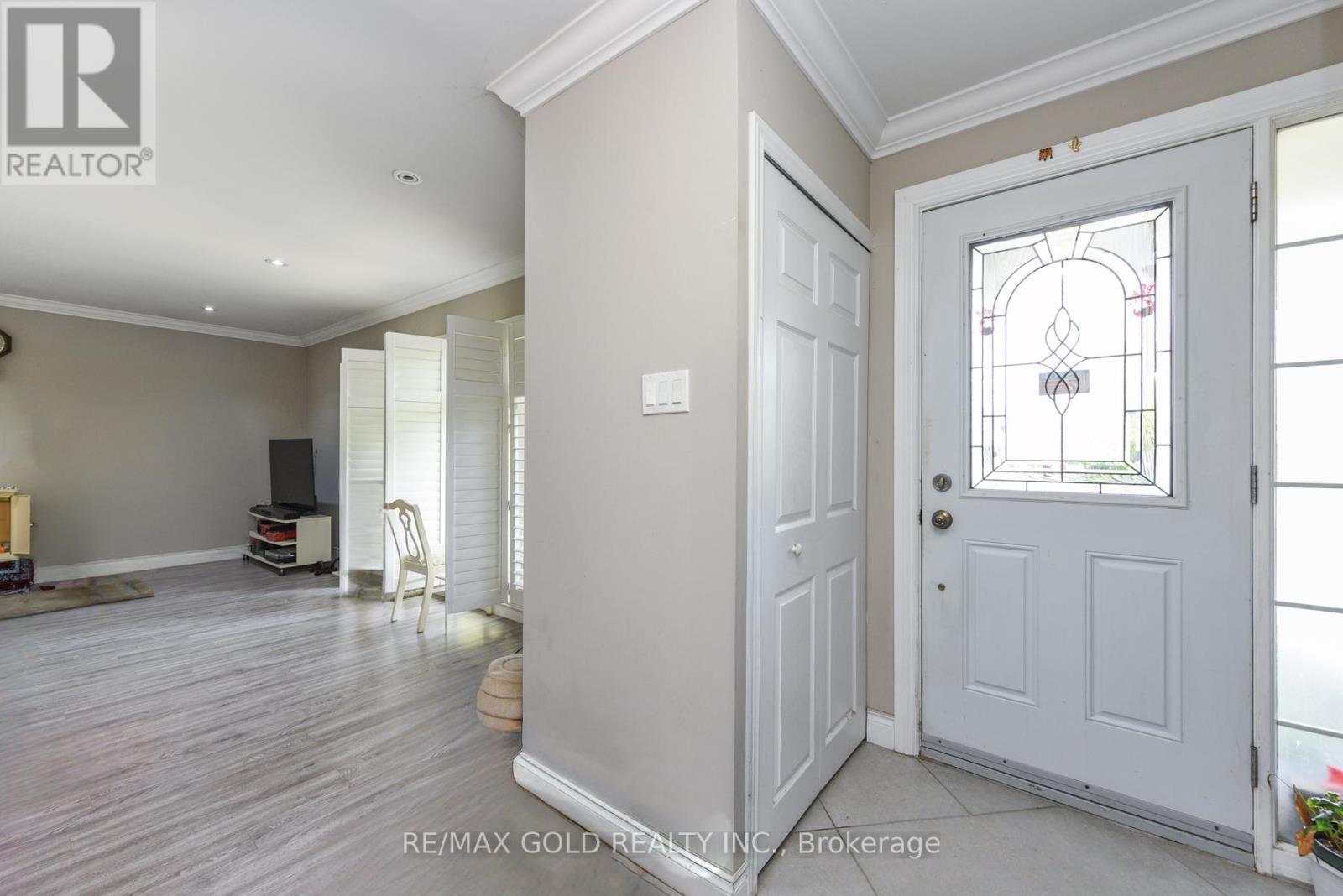 11 Dudley Place, Brampton, Ontario  L6T 3C2 - Photo 2 - W12840326