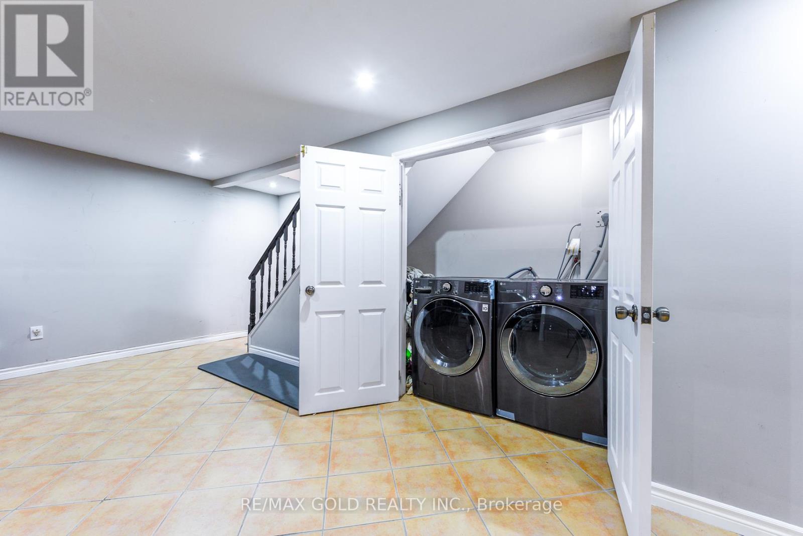 11 Dudley Place, Brampton, Ontario  L6T 3C2 - Photo 25 - W12840326