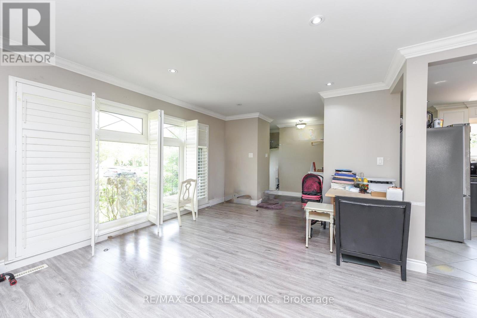 11 Dudley Place, Brampton, Ontario  L6T 3C2 - Photo 3 - W12840326