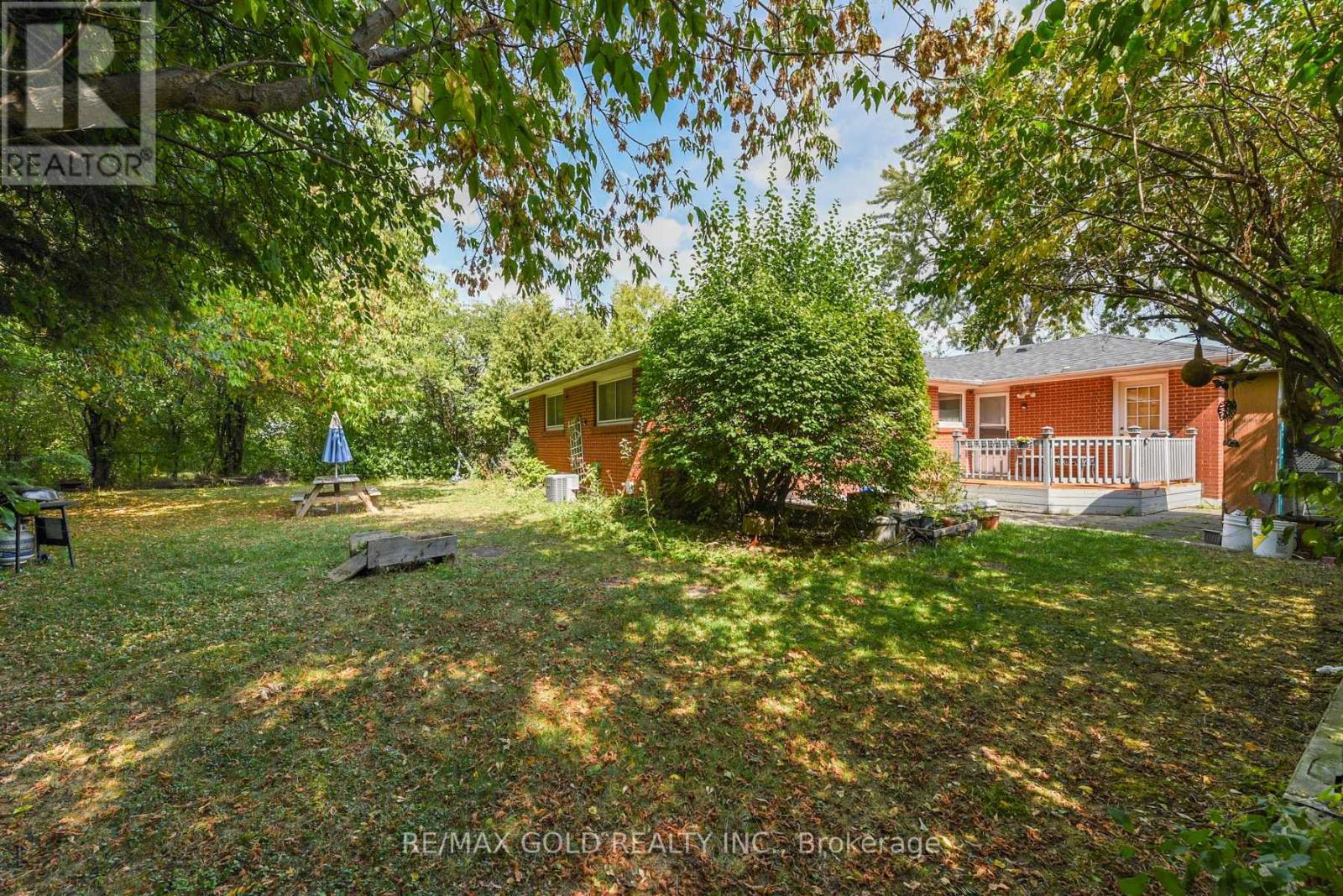 11 Dudley Place, Brampton, Ontario  L6T 3C2 - Photo 34 - W12840326