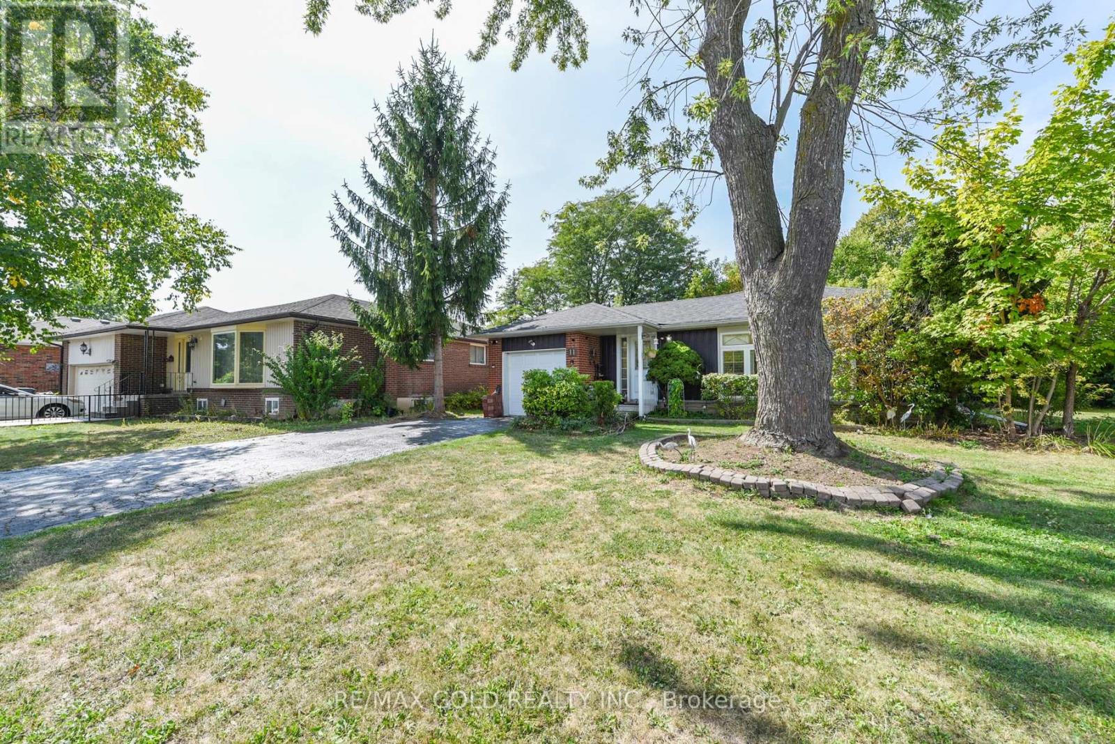 11 Dudley Place, Brampton, Ontario  L6T 3C2 - Photo 39 - W12840326